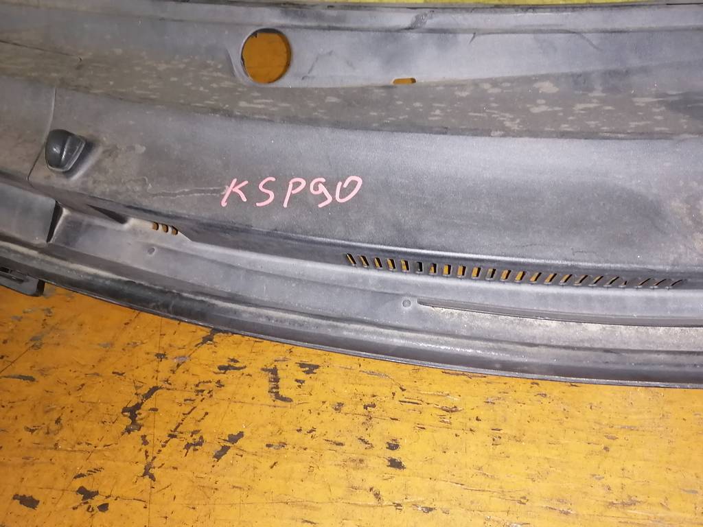 жабо Toyota Vitz