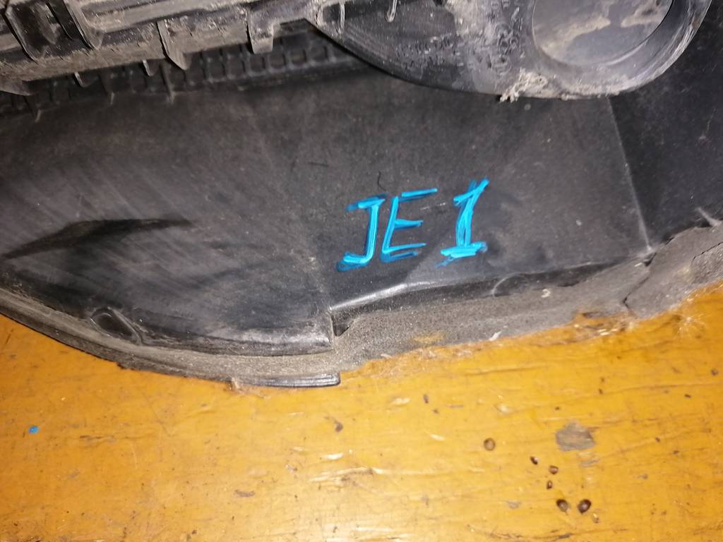 жабо Honda Zest