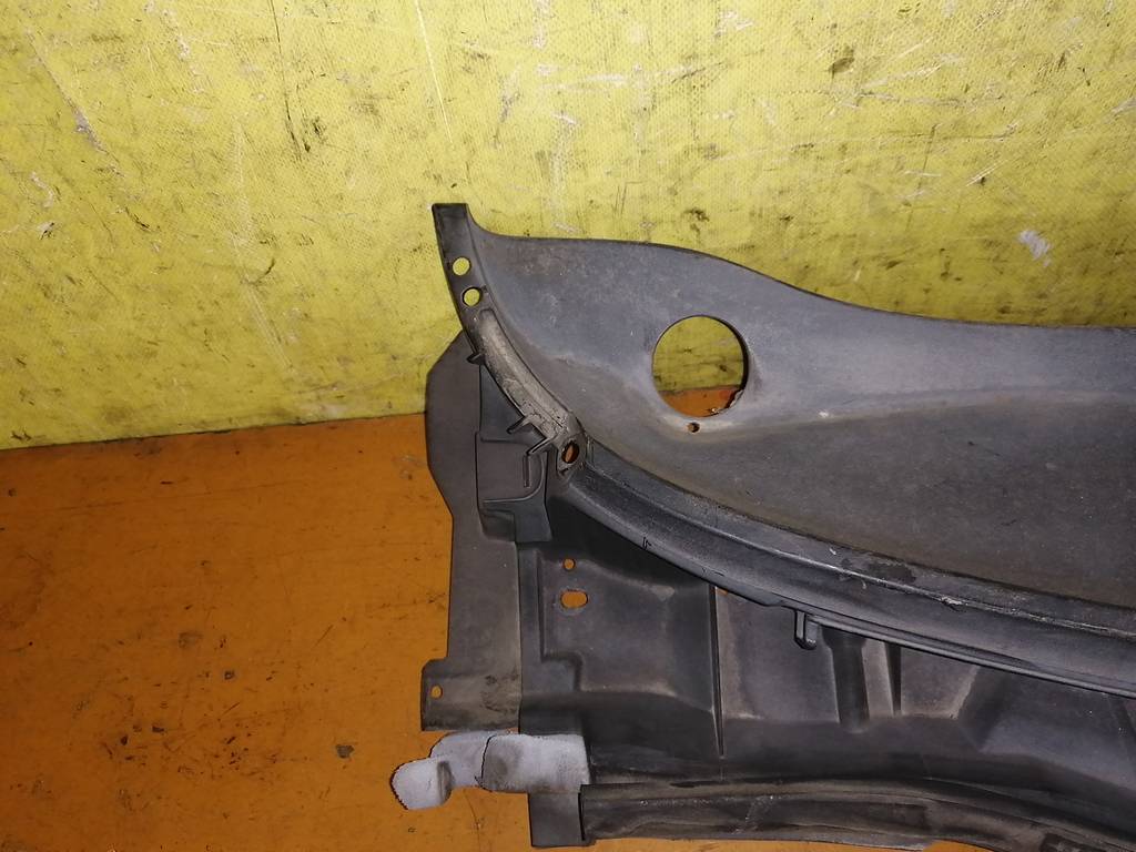 жабо Nissan Note