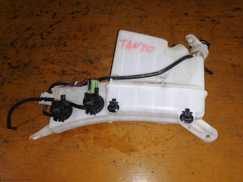 бачок омывателя Daihatsu Tanto