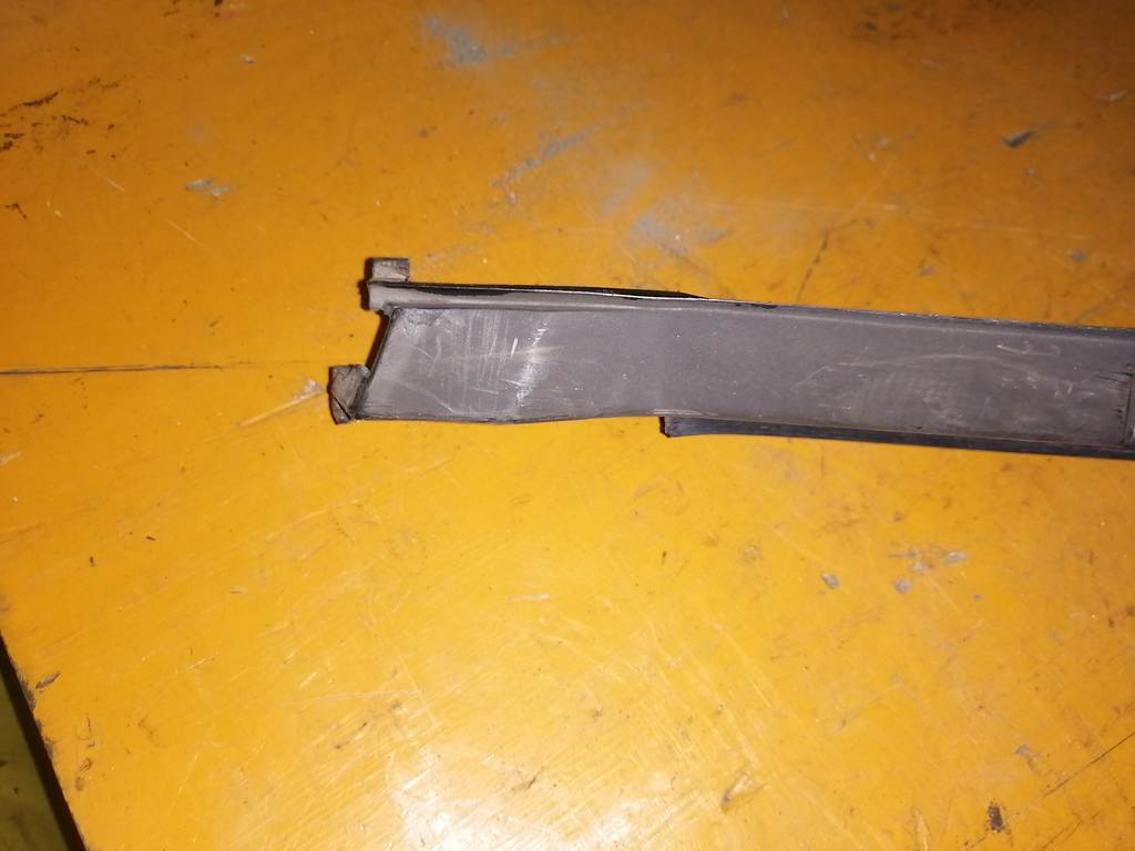 молдинг на крышу Mitsubishi Colt