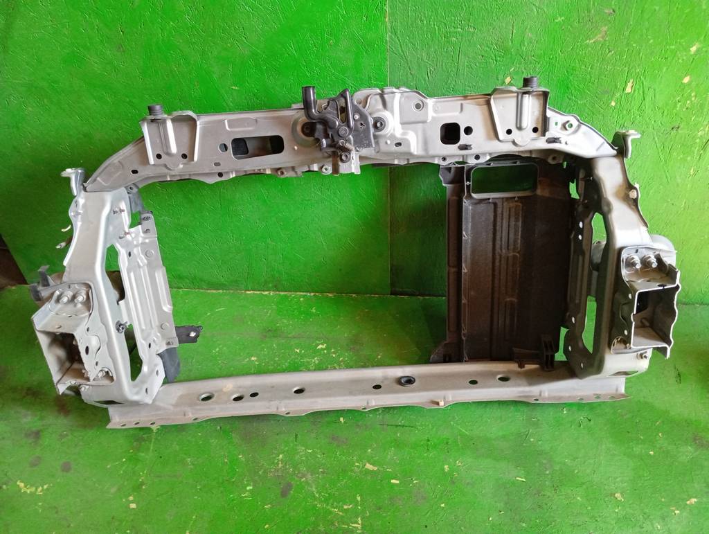 рамка радиатора Toyota Vitz