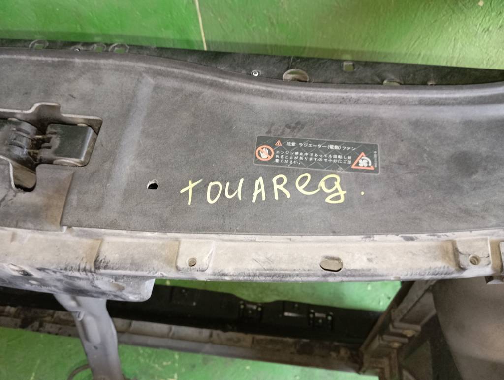 рамка радиатора Volkswagen Touareg