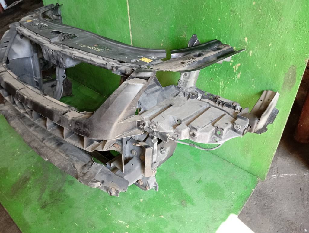 рамка радиатора Volkswagen Touareg