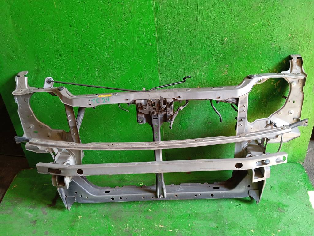 рамка радиатора Nissan Serena