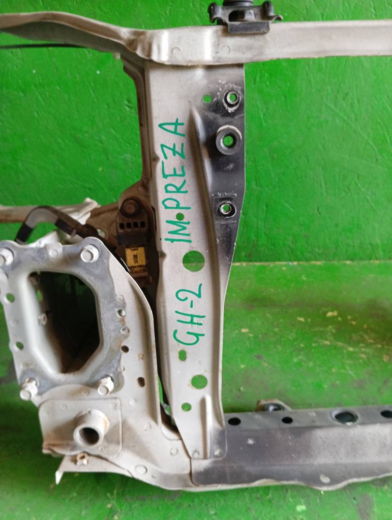 рамка радиатора Subaru Impreza