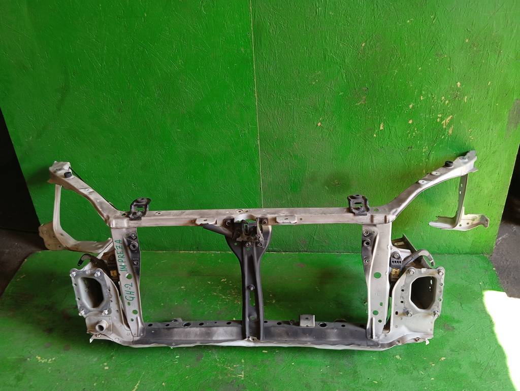 рамка радиатора Subaru Impreza