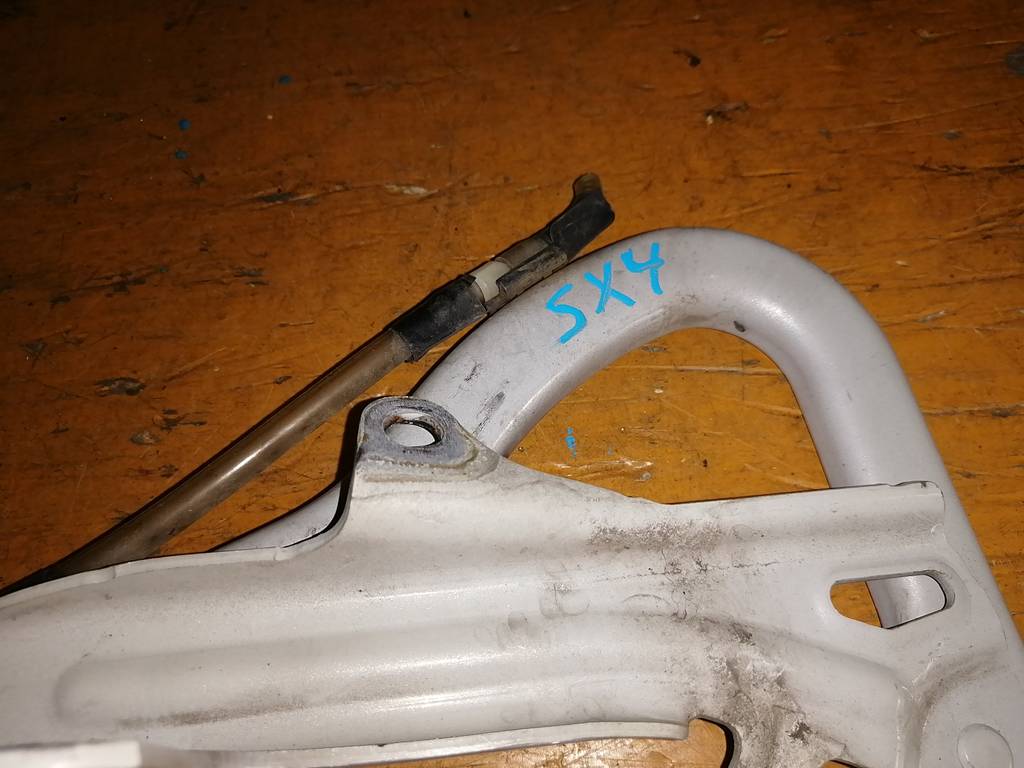 петля капота Suzuki SX4