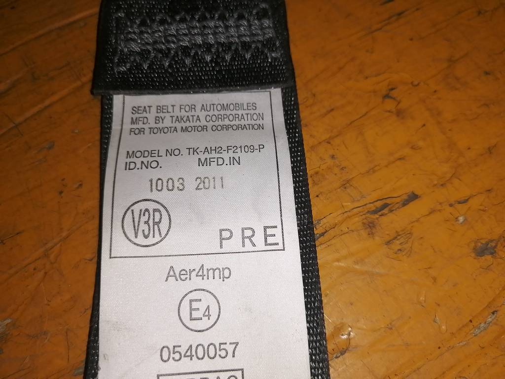 ремень безопасности Toyota Vitz