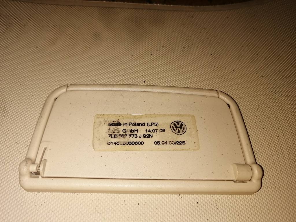 шторка багажника Volkswagen Touareg
