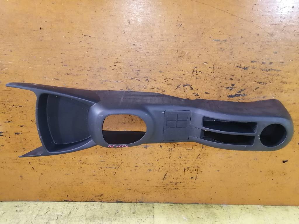 консоль между сидений Toyota Vitz