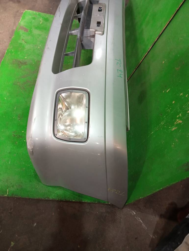 бампер Nissan Serena