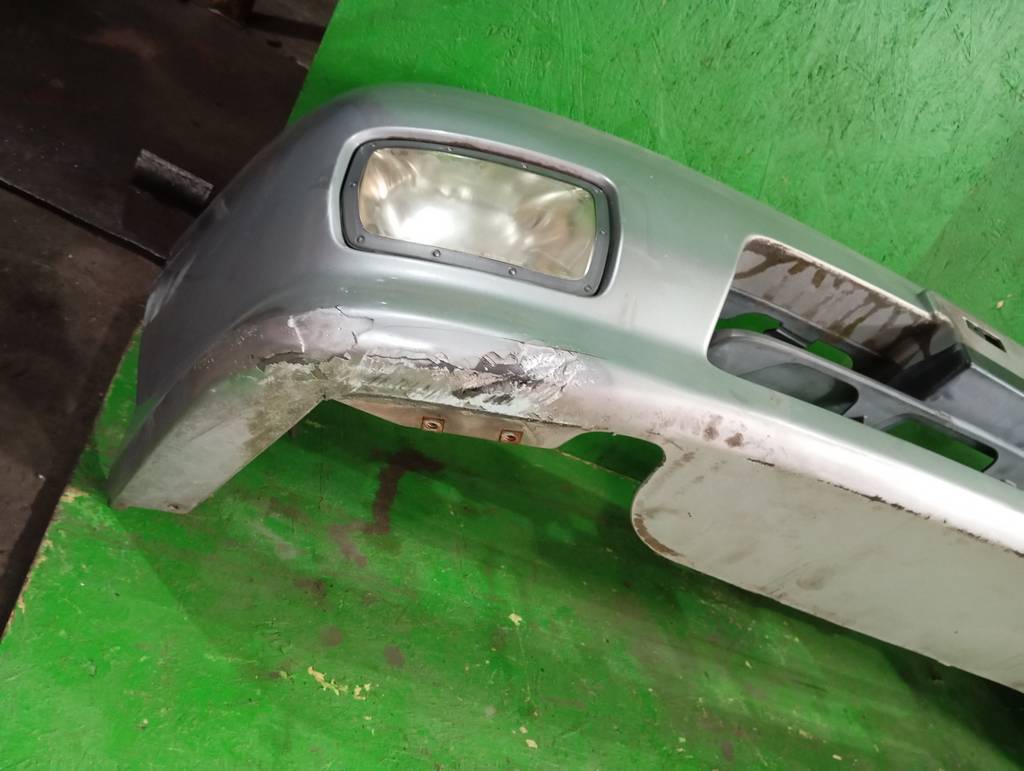 бампер Nissan Serena