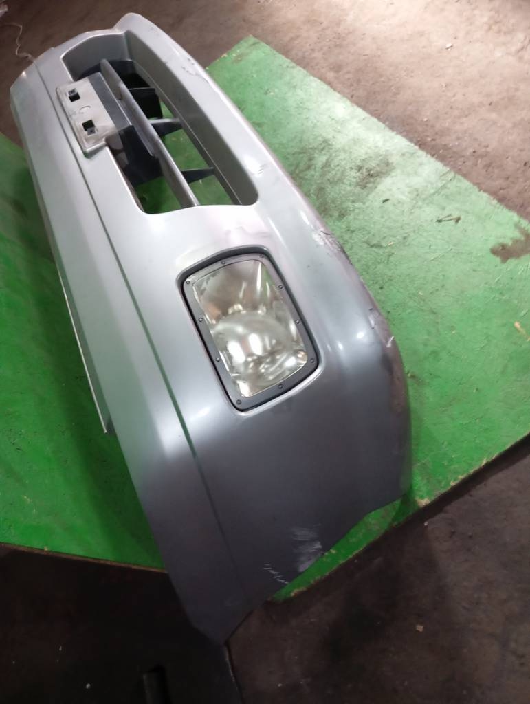 бампер Nissan Serena