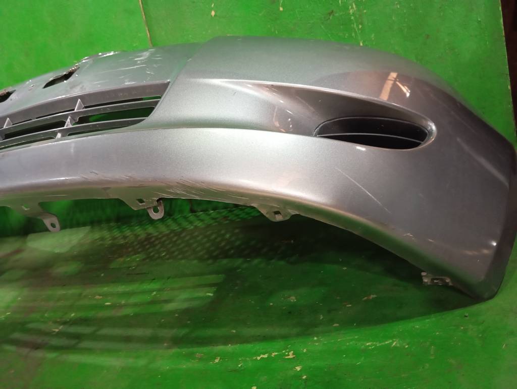 бампер Toyota Vitz