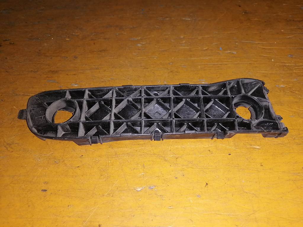 крепеж бампера Toyota Probox