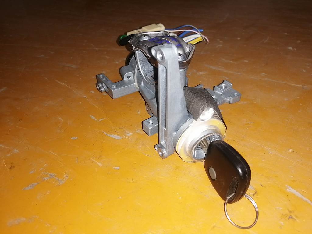 замок зажигания Suzuki Swift