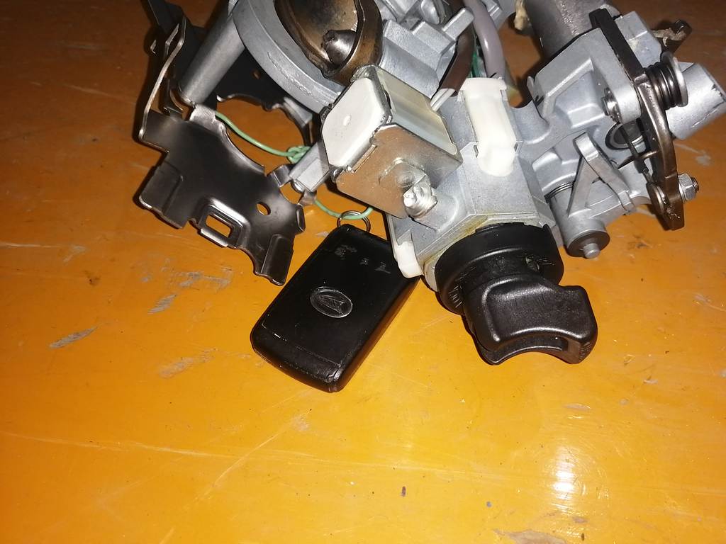 замок зажигания Daihatsu Tanto