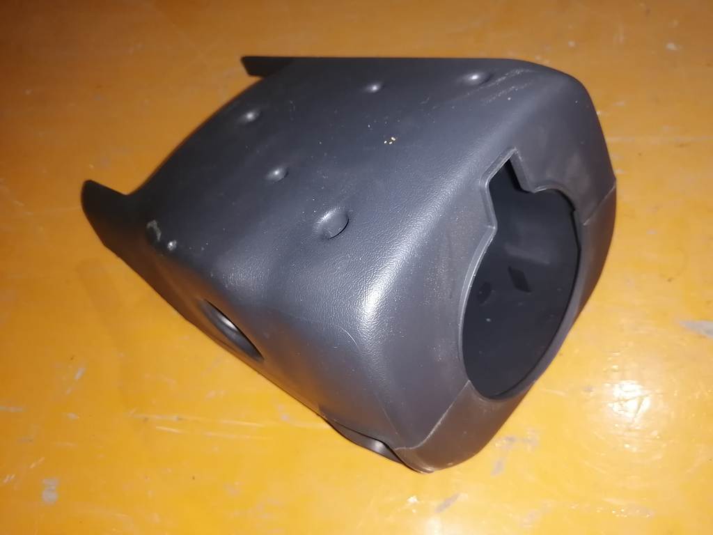 кожух рулевой колонки Suzuki Swift