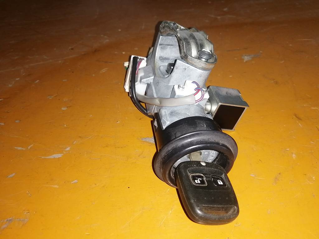замок зажигания Subaru Impreza
