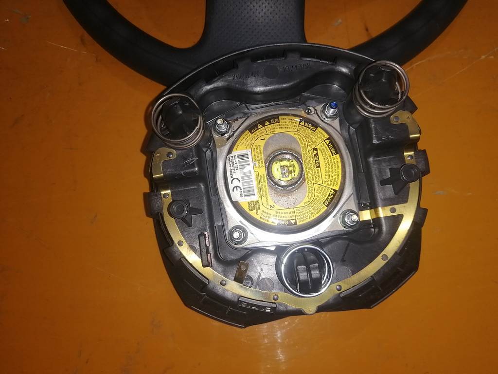 airbag водительский Nissan March