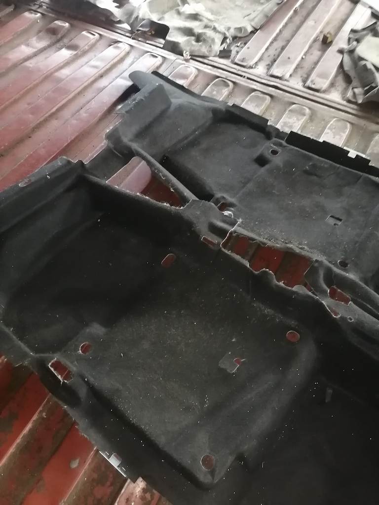 ковер салона Nissan Leaf