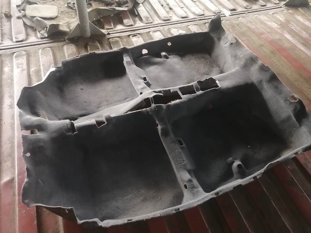 ковер салона Nissan Primera