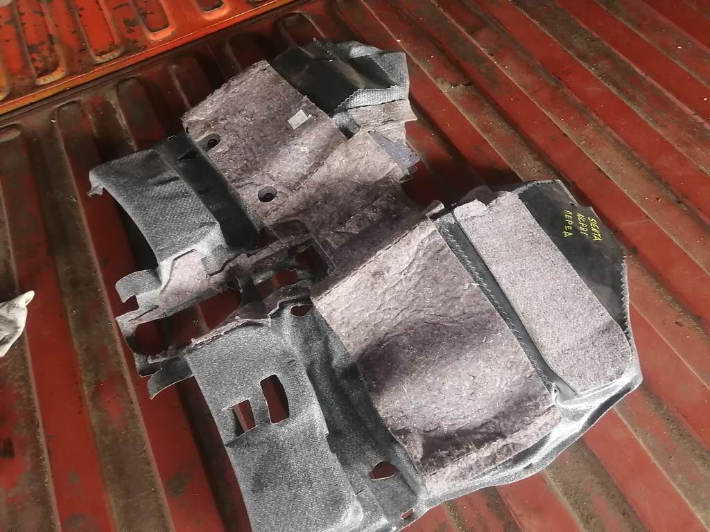 ковер салона Toyota Sienta