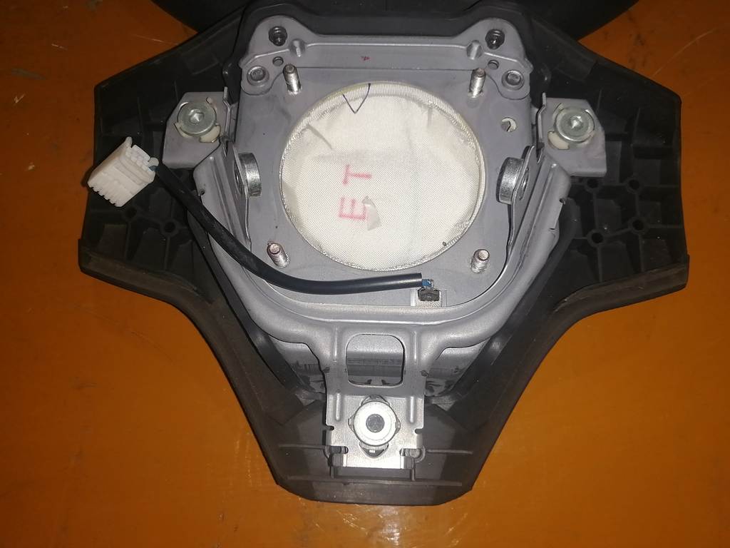 airbag водительский Toyota Vitz