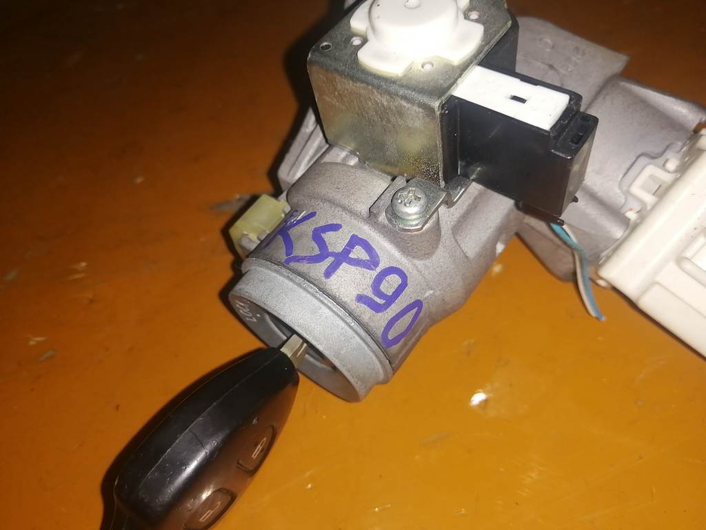замок зажигания Toyota Vitz