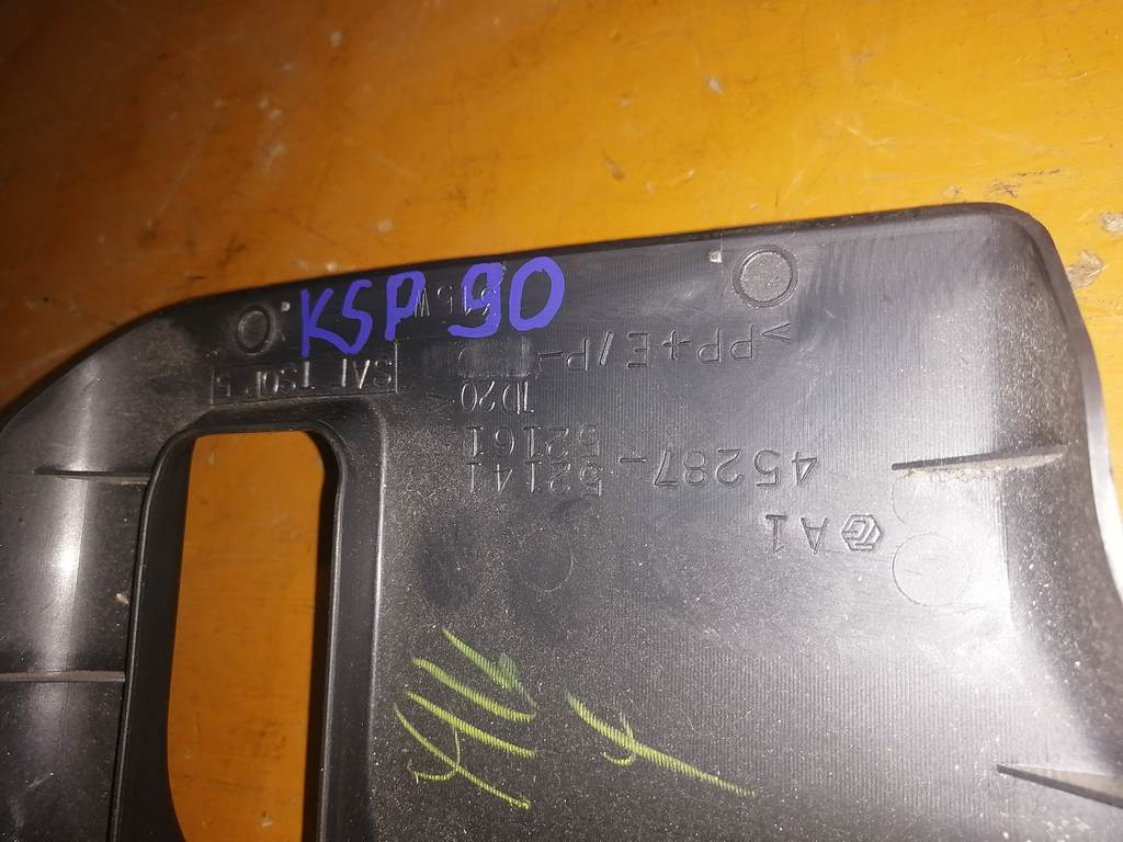 кожух рулевой колонки Toyota Vitz