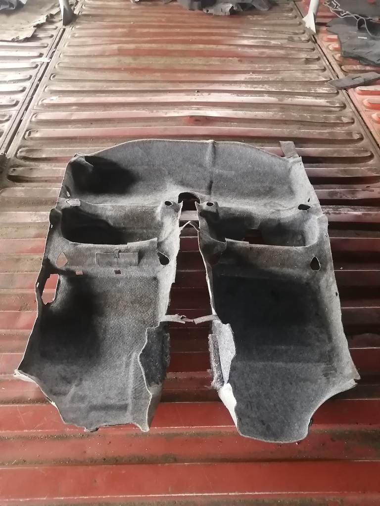 ковер салона Toyota Vitz