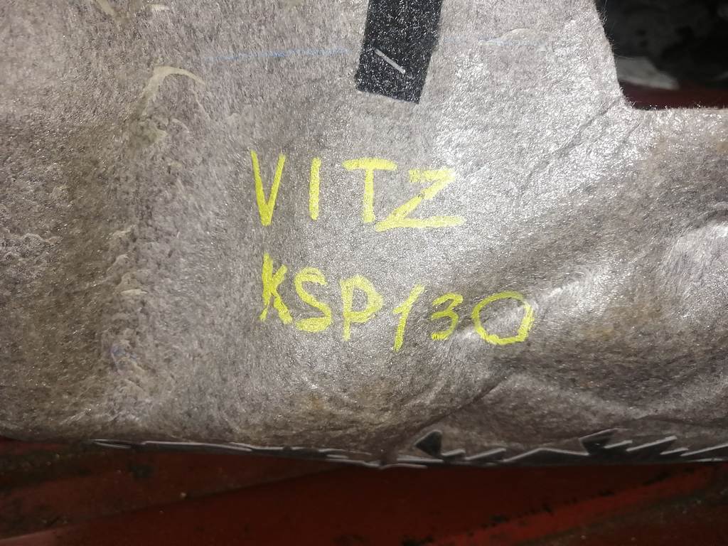 ковер салона Toyota Vitz