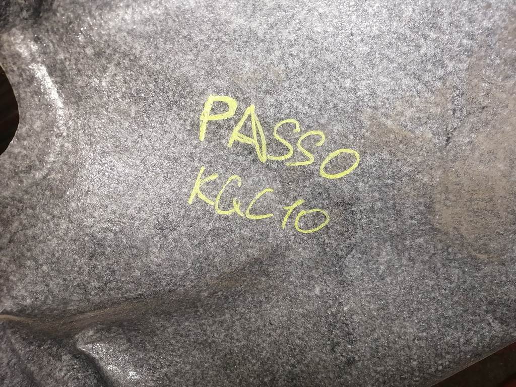 ковер салона Toyota Passo