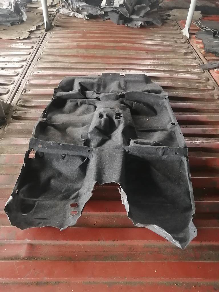 ковер салона Mitsubishi Colt
