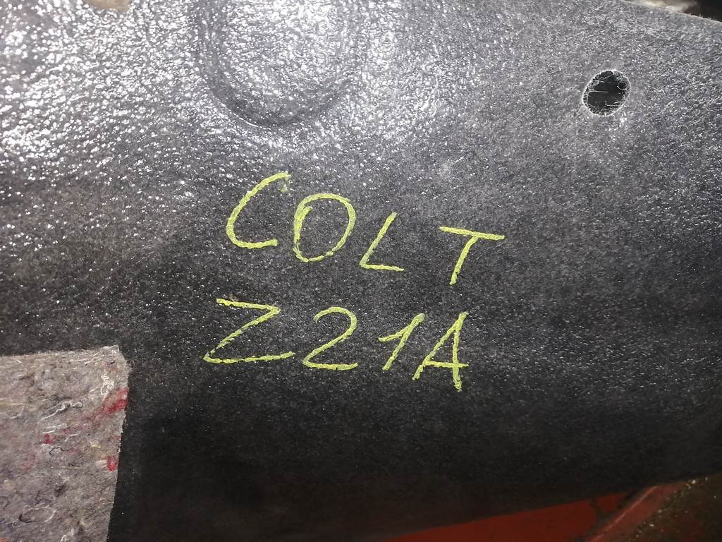 ковер салона Mitsubishi Colt