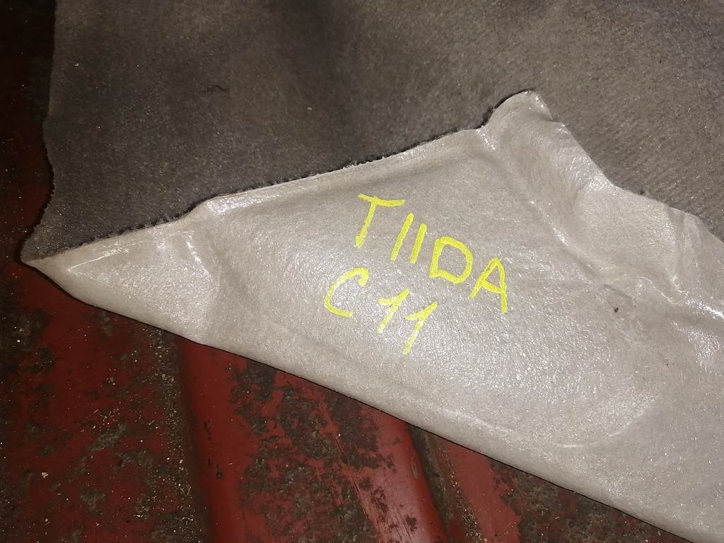 ковер салона Nissan Tiida