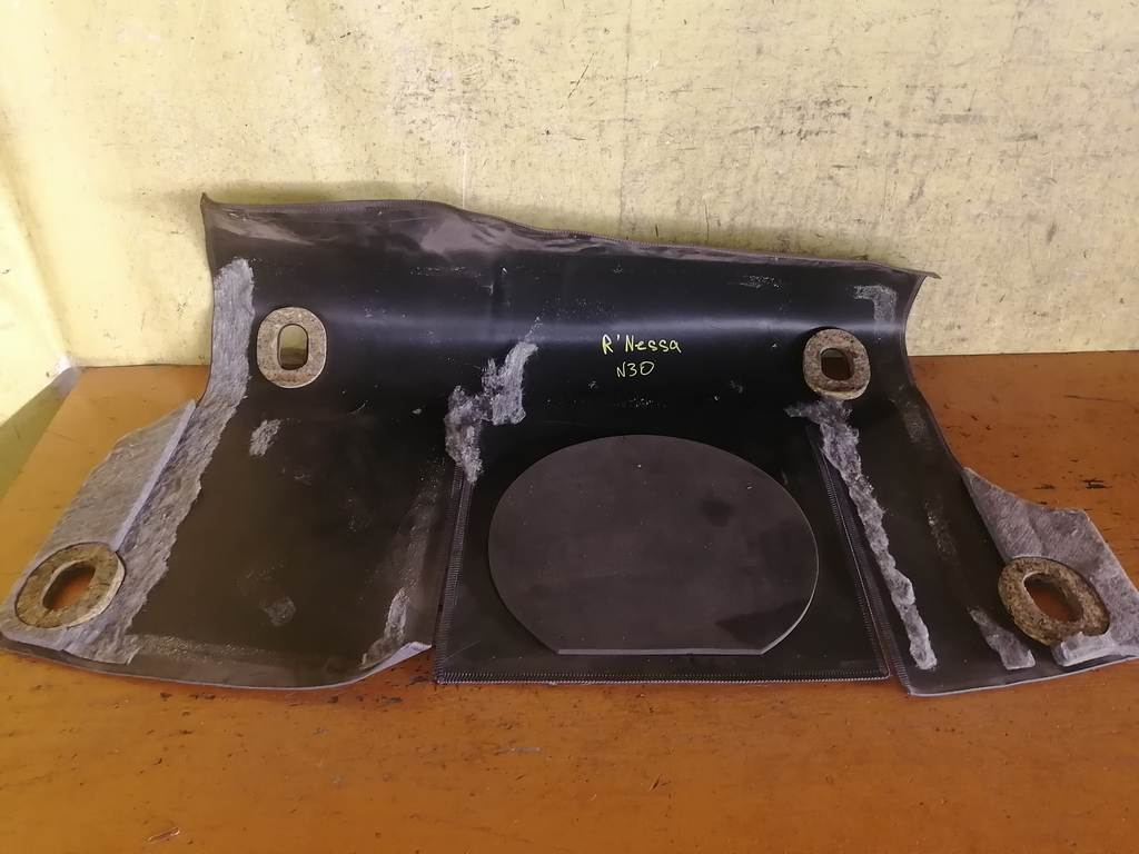 коврик багажника Nissan R'nessa