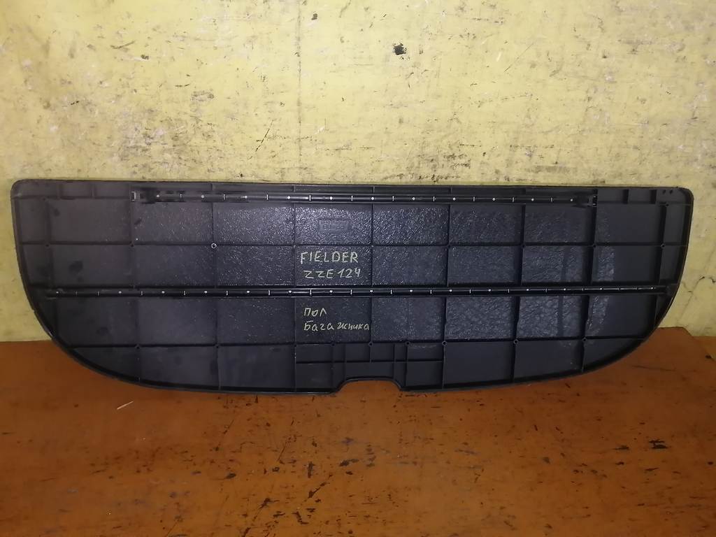 пол багажника пластик Toyota Fielder