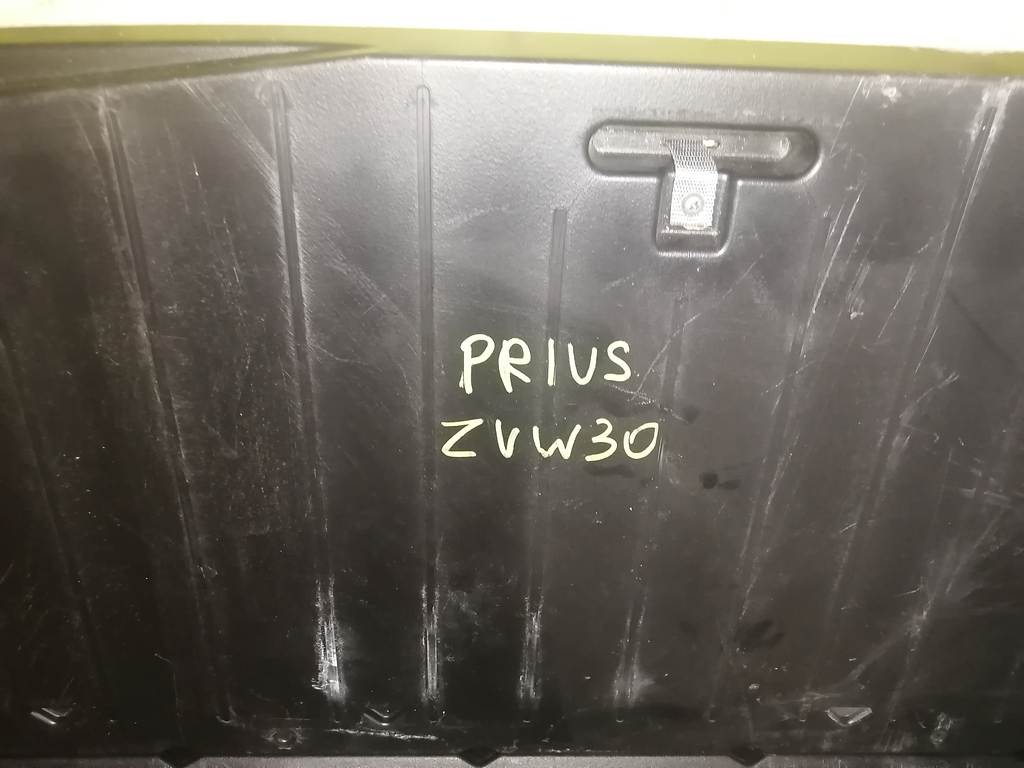 полка багажника Toyota Prius