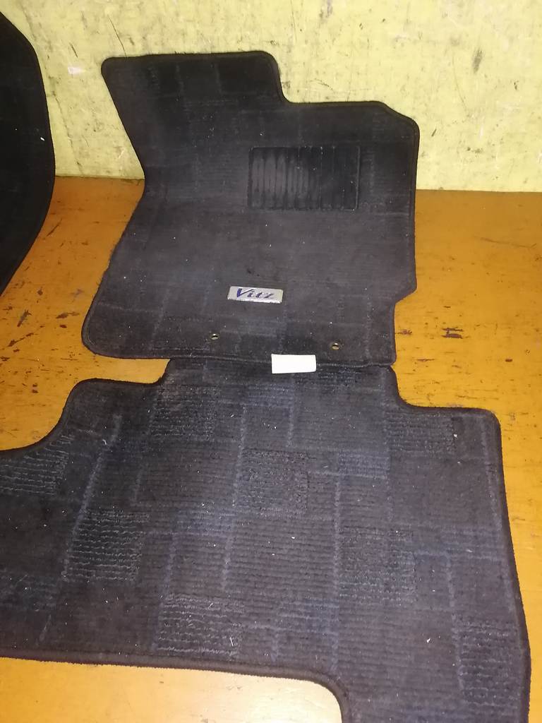 коврик Toyota Vitz