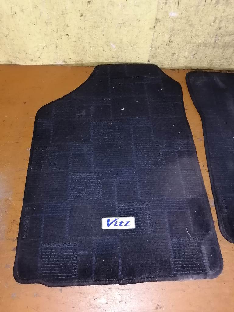 коврик Toyota Vitz