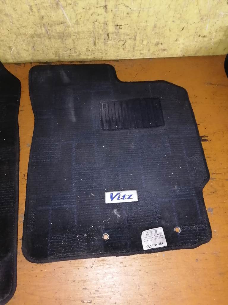 коврик Toyota Vitz