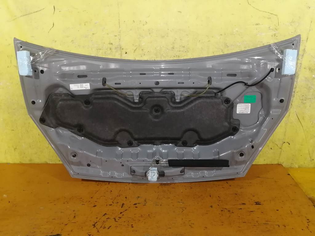 капот Nissan Serena
