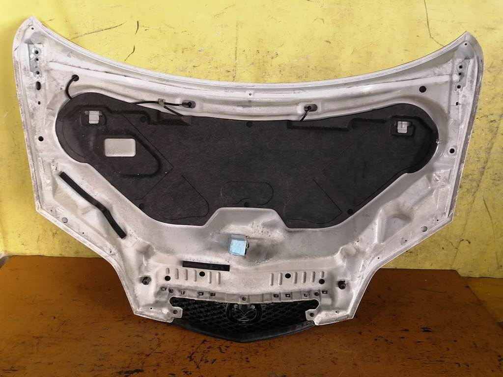 капот Mazda Demio