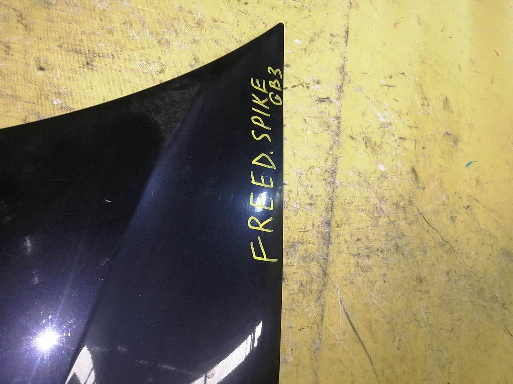 капот Honda Freed Spike