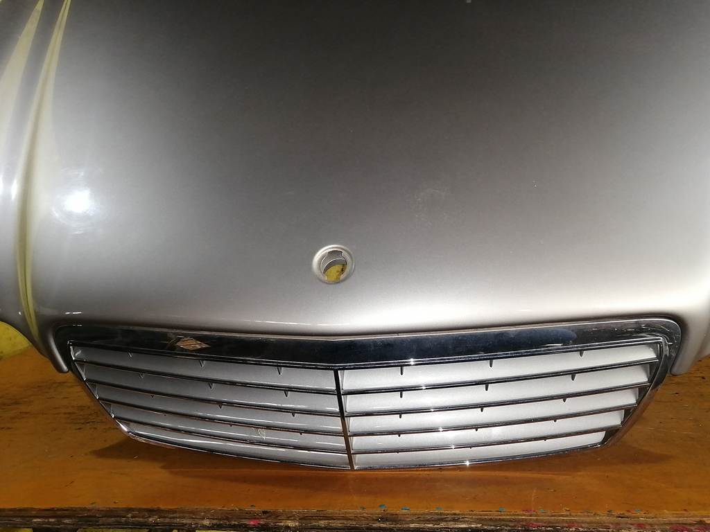 капот Mercedes-Benz E-Class
