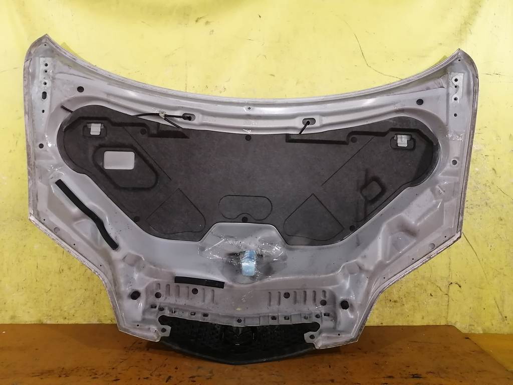 капот Mazda Demio