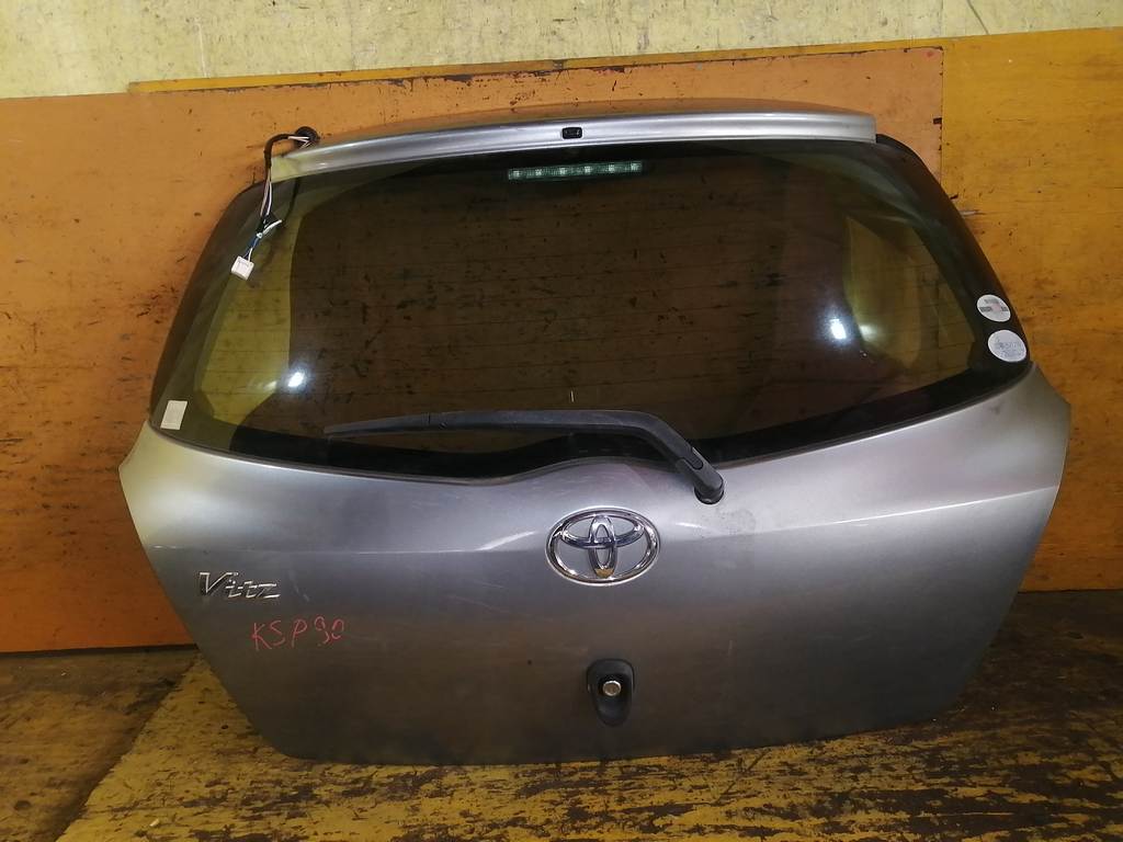 дверь 5-я Toyota Vitz