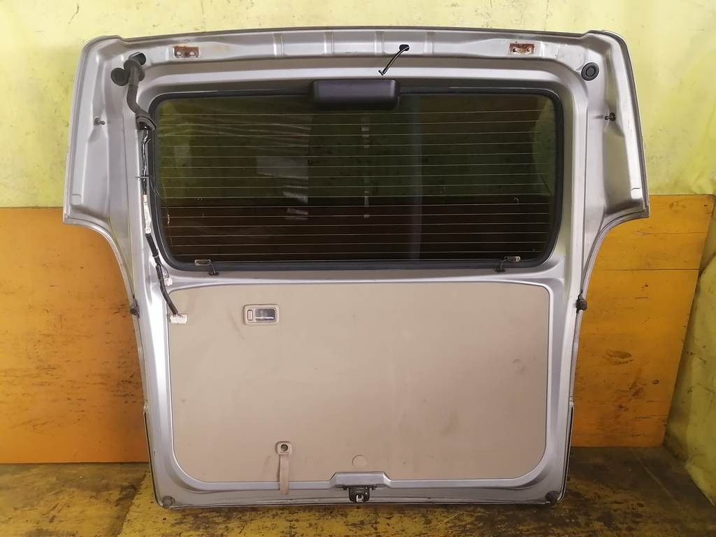дверь 5-я Nissan Serena